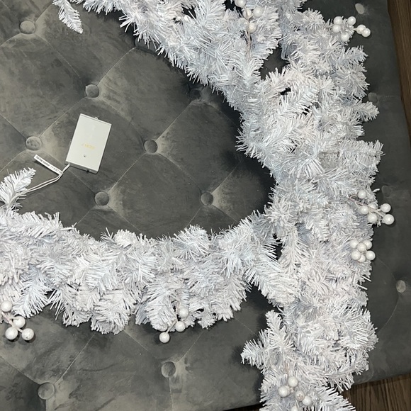 White light up garland - Picture 2 of 2